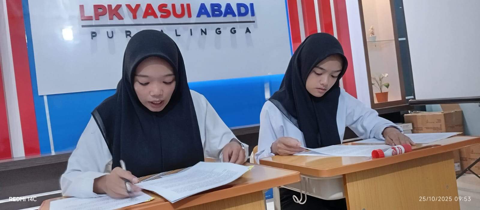 [?? Dua Siswa LPK Yasui Abadi Resmi Tanda Tangan Kontrak Job Kaigo � 25 Oktober 2025]